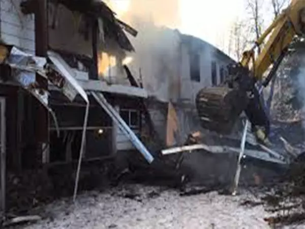 Demolição Após Incêndio Demolição Após Incêndio